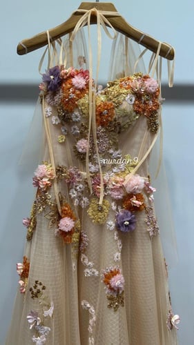 فستان بقماش فخم