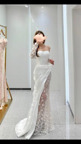 فستان بأكمام طويلة