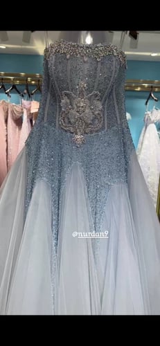 فستان راقي وفخم