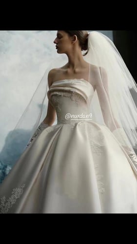 فستان زفاف ناعم وفخم شامل الطرحه والجيبون
