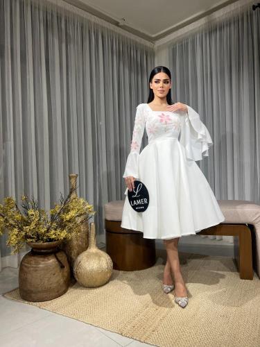 فستان ابيض مورد