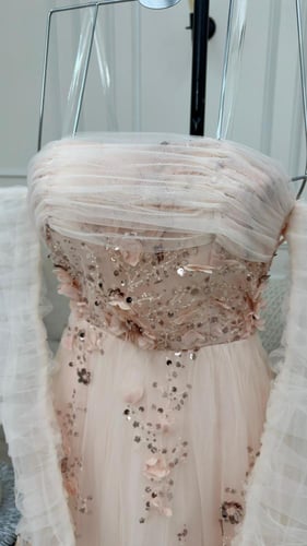 فستان تل مطرز وشغله يدوي