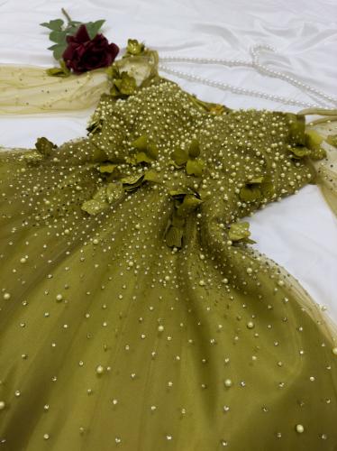 فستان ذهبي غامق