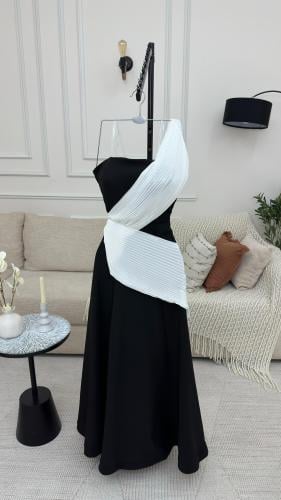 فستان باربي اسود مع شكلا