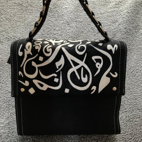 خدمة الكتابة والتصميم على الحقائب