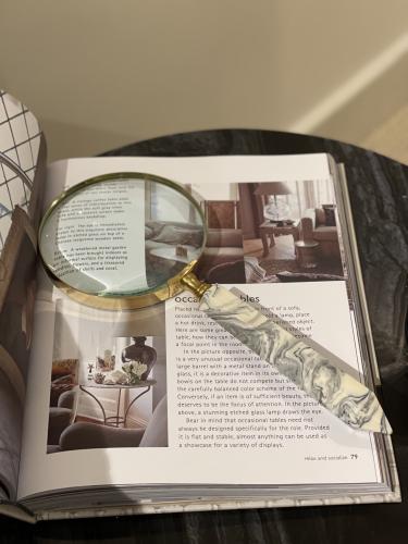 Magnifying lens