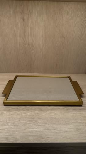 Serving tray