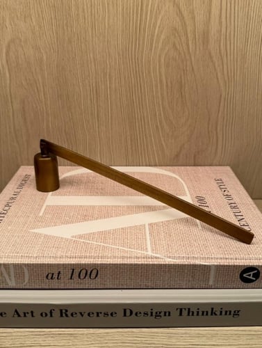 Candle extinguishing tool