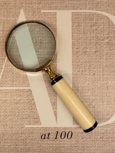 Magnifying lens