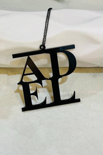 تعليقة سياره أكريلك