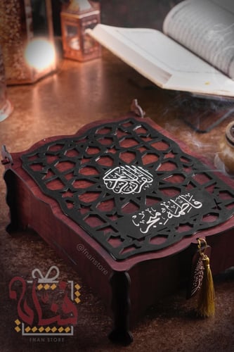 صندوق وحامل المصحف الشريف