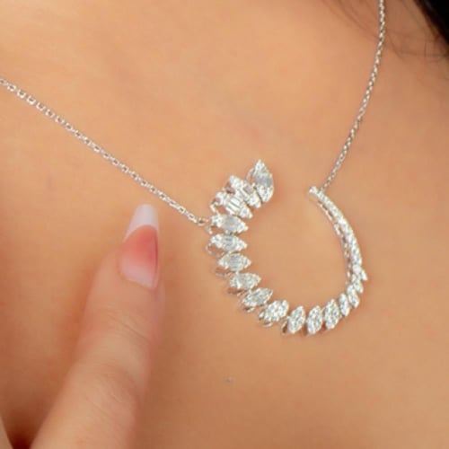 تعليقة ذهب ابيض و الماس