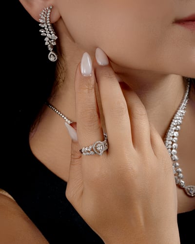 طقم ذهب ابيض و الماس