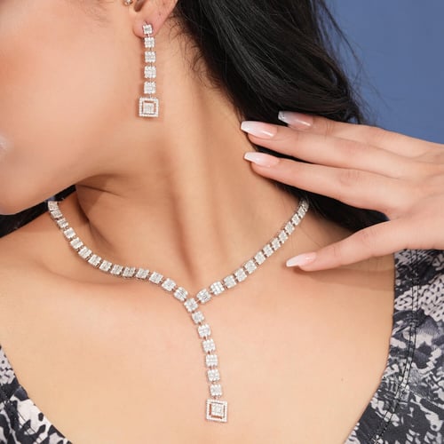 عقد وحلق ذهب ابيض والماس