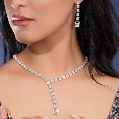 عقد وحلق ذهب ابيض والماس