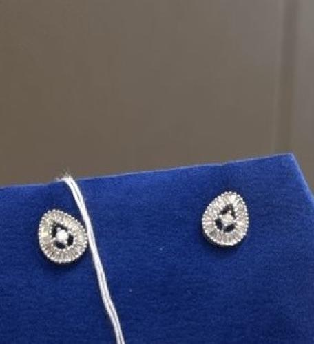 حلق ذهب ابيض والماس