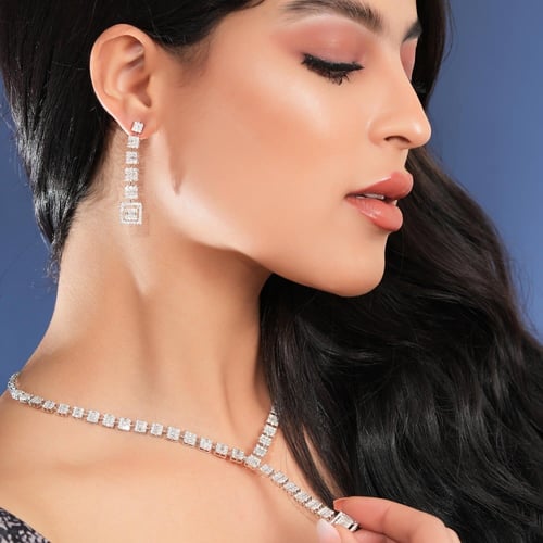 عقد وحلق ذهب ابيض والماس