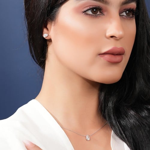 عقد وحلق ذهب ابيض والماس