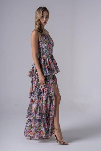 فستان عصري من خامة الشيفون الايطالي مع فتحة من الج...