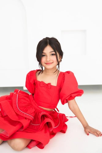 (وردة) _ بدلة من خامة الحرير المجعد الناعم خامة كو...