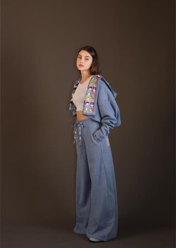 بدلة سماوية كاجوال بقماش مريح ومزودة بلمسة كرتونية...