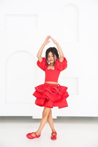 (وردة) _ بدلة من خامة الحرير المجعد الناعم خامة كو...