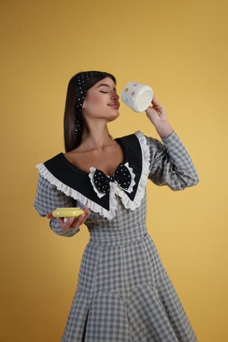 فستان من خامتين القطن والكوري بتفاصيل مميزة و أنيق...