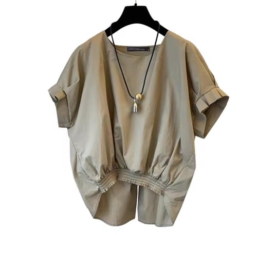 بلوزة صيفية بقصة دائرية أكمام قصيرة وفتحة من الخلف...