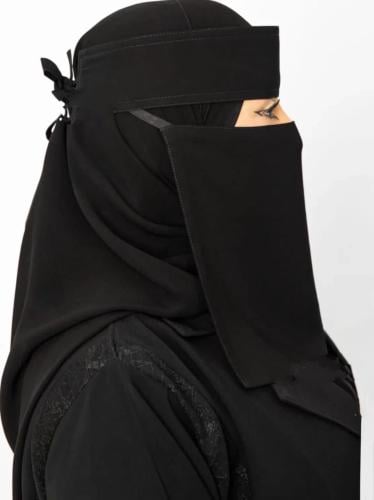 نقاب قصير مطاط مايل