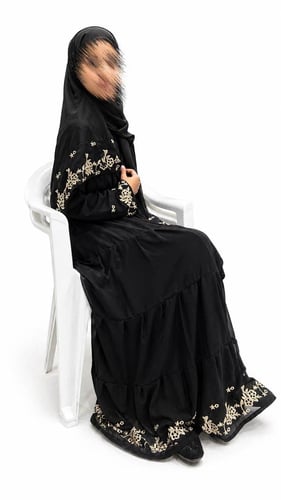 عباية شيفون مبطن بكسرات وتطريز أنيق