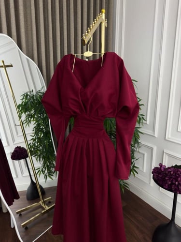 فستان "إليغانس" الكلاسيكي - بتصميم خصر محدد وتفاصي...