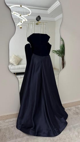 فستان سهرة أنيق من المخمل والساتان (كحلي عميق)