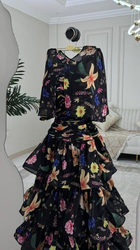 فستان "فلورا" الفاخر - بتصميم طبقات الشيفون الساحر...