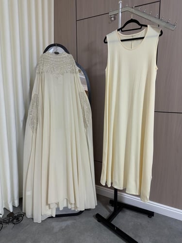 جلابية "كيب" ملكية بتطريز كريستال فاخر