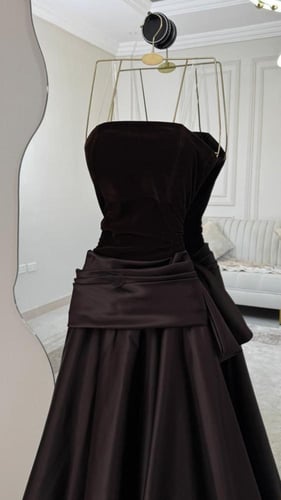 فستان سهرة فاخر بقصة حورية البحر ولون الشوكولاتة ا...