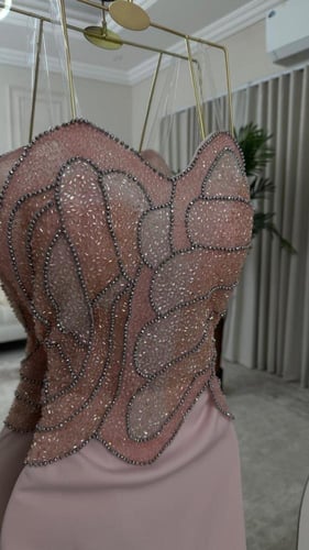 فستان "زهرة الربيع" - أناقة أنثوية ساحرة