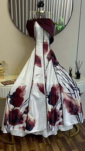 فستان "باربي" كلاسيك بشلال من الخرز