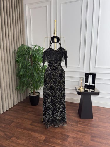 فستان سهرة "تشارلستون" الأسود - أناقة كلاسيكية بلم...