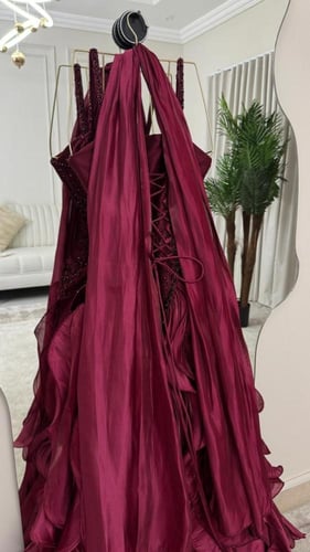 فستان "سهرة" ملكي باللون البرغندي (العنابي الداكن)...