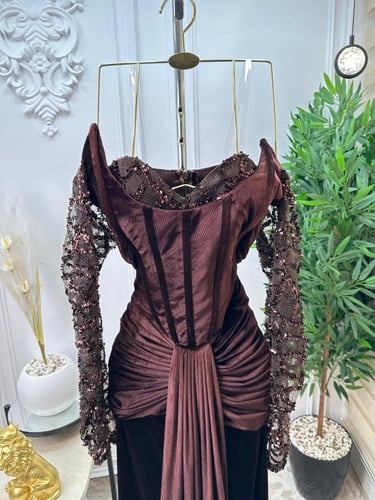 فستان "إيلينا" المخملي - فخامة الشوكولاتة الداكنة