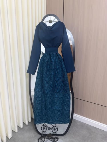 فستان "إيليجانس" كحلي - مزيج من الشيفون والدانتيل...