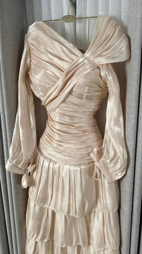 فستان "سهرة" بكسرات درابيه - خامة كرنكل لامعة