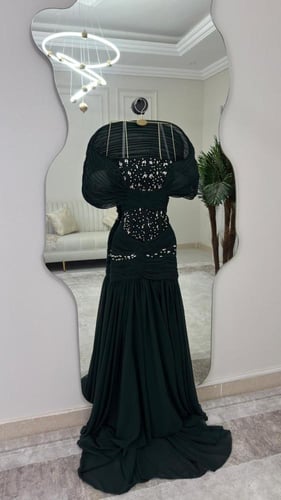 فستان سهرة فاخر طويل بتفاصيل كورسيه مطرزة - أخضر ز...