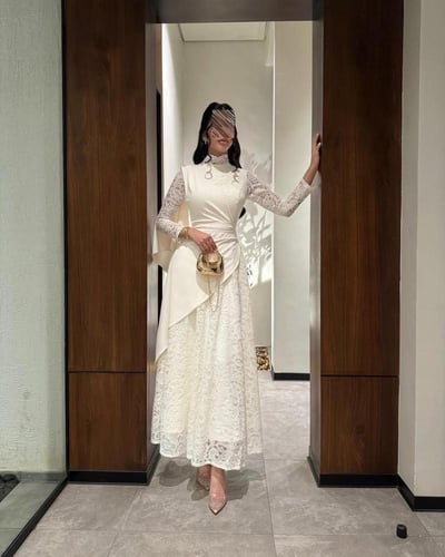 فستان "إيلينا" العاجي - أناقة الدانتيل والشيفون بت...