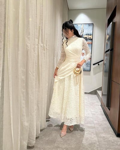 فستان "إيلينا" العاجي - أناقة الدانتيل والشيفون بت...