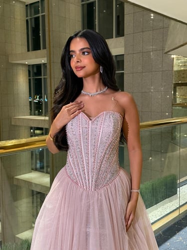 فستان "سهرة الأحلام" - وردي ملكي مرصع باللؤلؤ