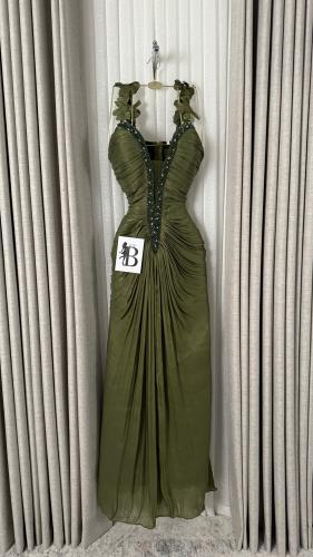 فستان سهرة "أوليفيا" كوتور - أخضر زيتوني بكسرات مل...