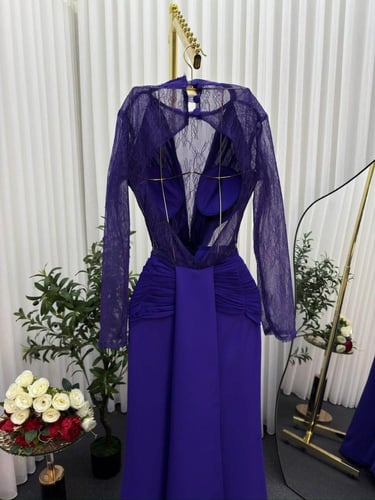 فستان سهرة "إليجانس" باللون البنفسجي الملكي مع لمس...