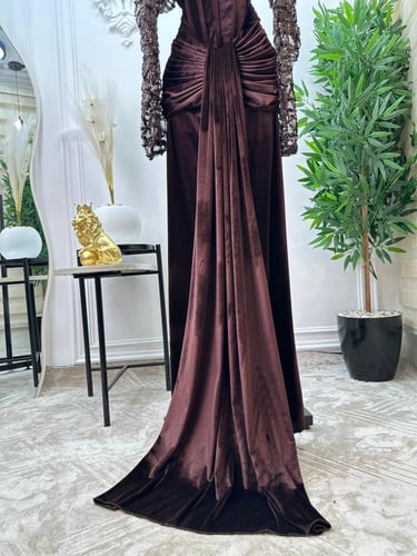 فستان "إيلينا" المخملي - فخامة الشوكولاتة الداكنة