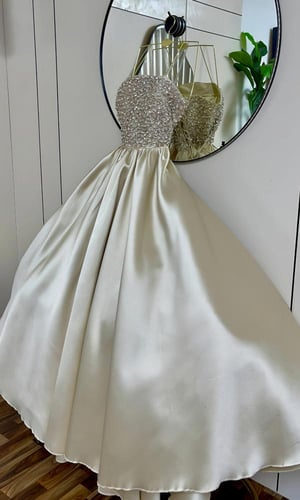 فستان سهرة أنيق بلون الشامبانيا